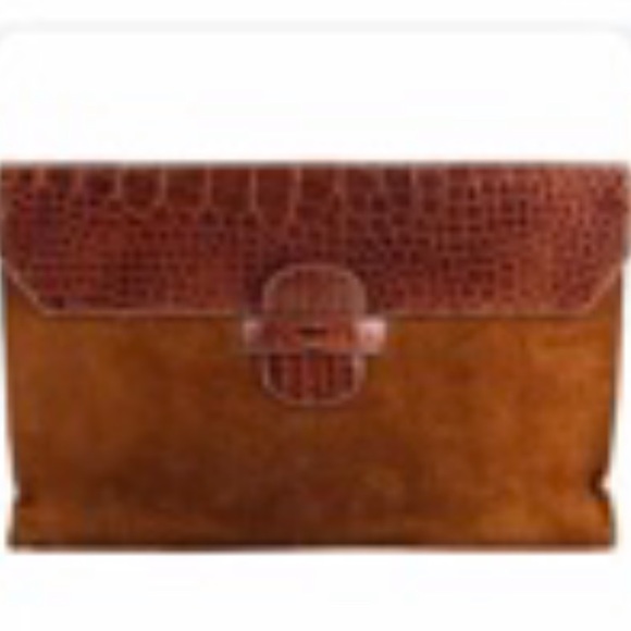 Gucci purse! I’m looking for this bag to purchase - Picture 2 of 6